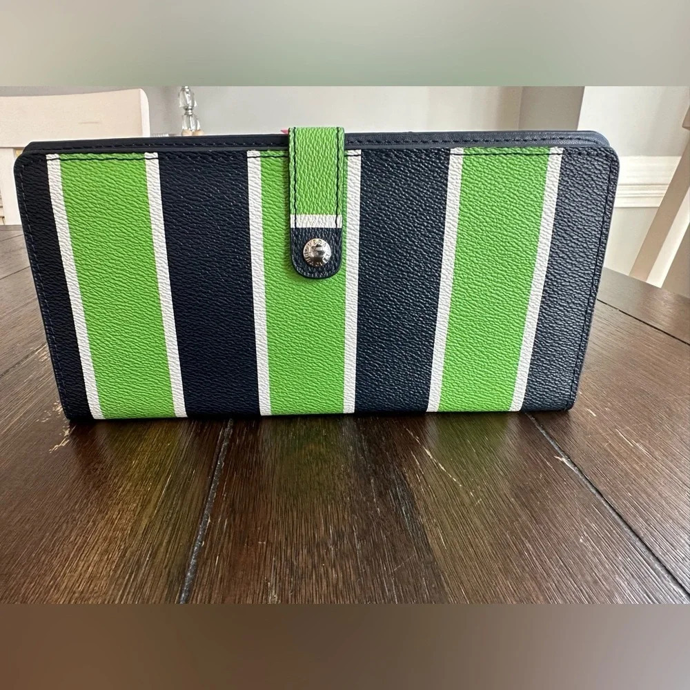 NWOT Very Bradley wallet - Picture 8 of 10